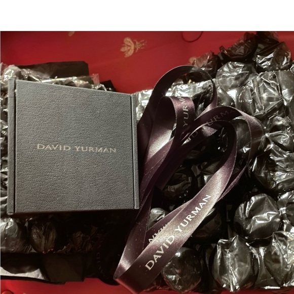 David Yurman gift wrapping set. Very nice ring or earrings gift wrapping set . - Picture 2 of 6